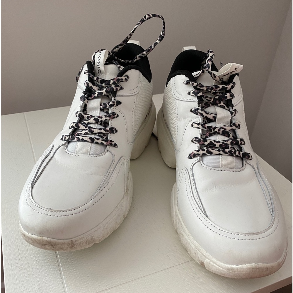 Vionic Aris Leopard print sneaker Sz 9.5